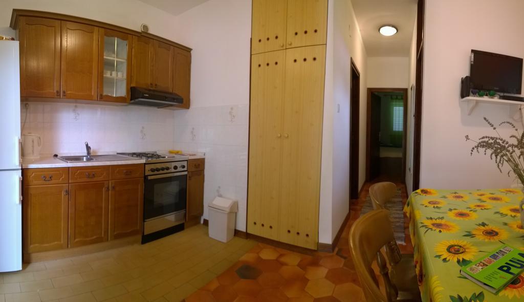 Apartment Free Parking Big Garden Peroj Exterior foto